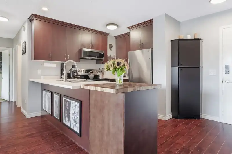 331 204 WESTHILL PLACE - photo 3 of 30