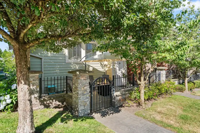 59 245 FRANCIS WAY - photo 2 of 33
