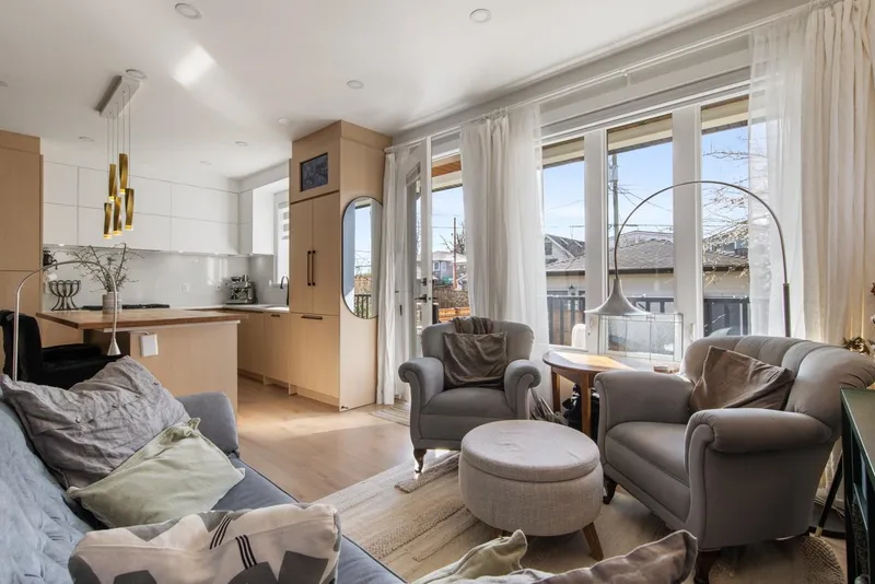 2558 DUNDAS STREET - photo 3 of 25