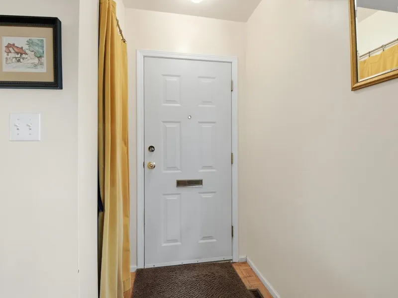 2935 VICTORIA DRIVE - photo 2 of 25