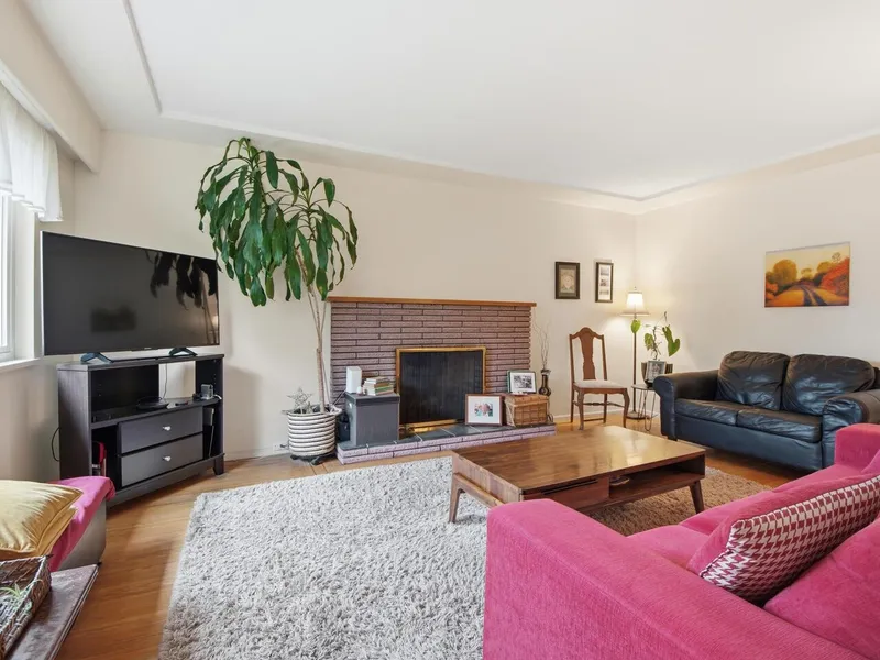 2935 VICTORIA DRIVE - photo 3 of 25