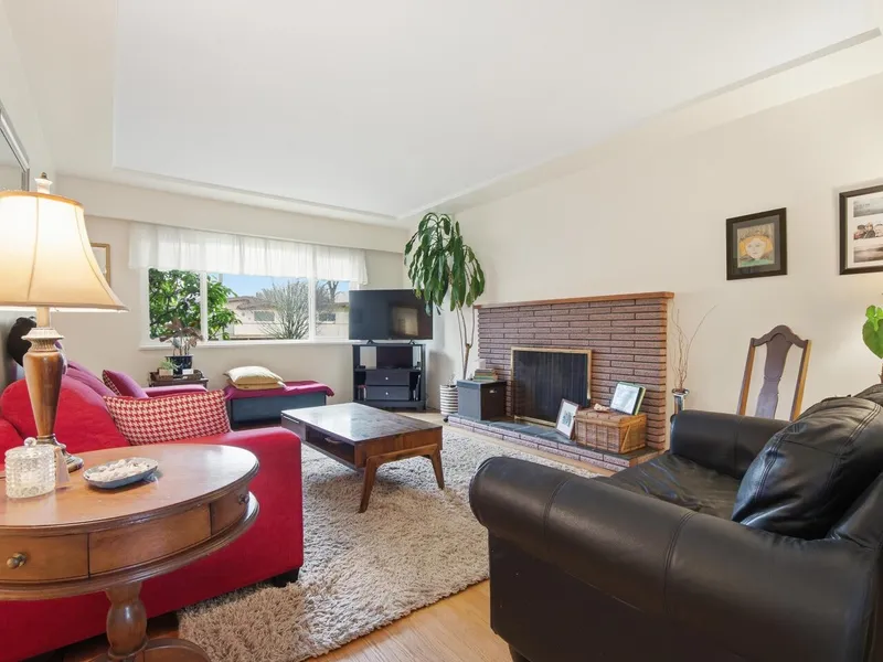 2935 VICTORIA DRIVE - photo 4 of 25