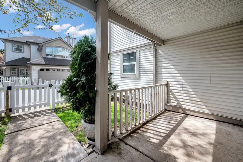 36 16318 82 AVENUE - photo 2 of 31
