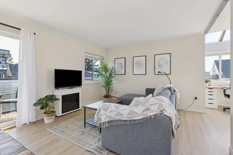 302 550 E 7TH AVENUE - photo 2 of 33