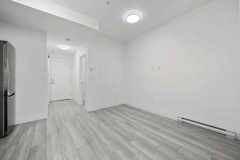 509 9689 140 STREET - photo 2 of 21
