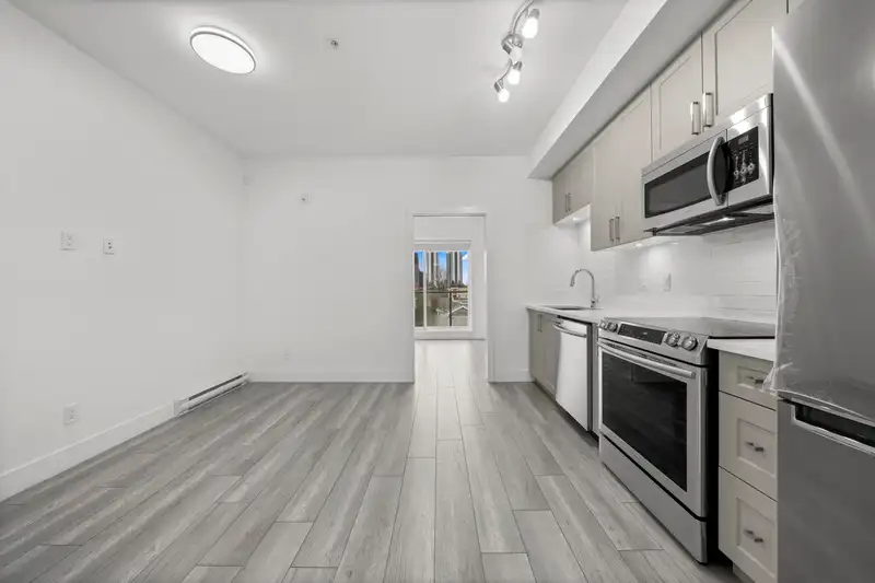 509 9689 140 STREET - photo 4 of 21