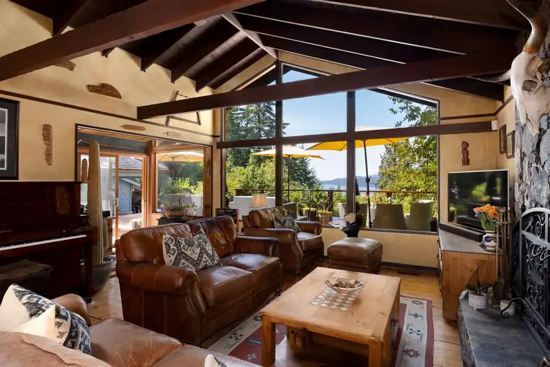 315 BAYVIEW ROAD - photo 3 of 40