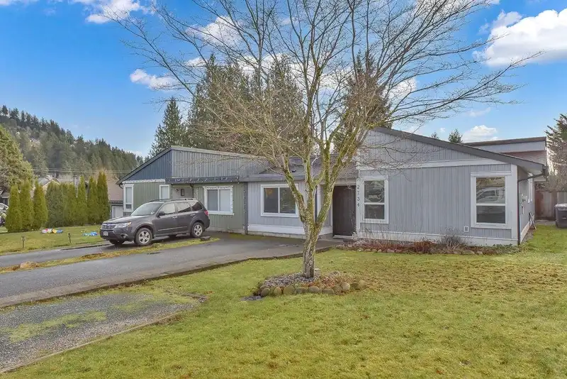 2734 SANDON DRIVE - photo 2 of 40