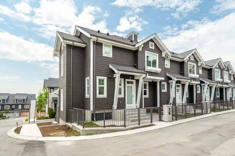 153 1310 MITCHELL STREET - photo 3 of 34