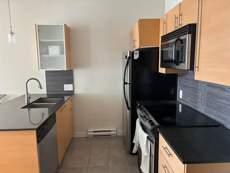 1505 13399 104 AVENUE - photo 2 of 11