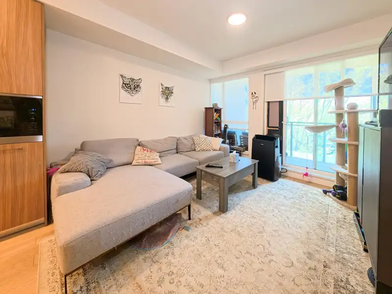 303 209 E 20TH AVENUE - photo 2 of 26