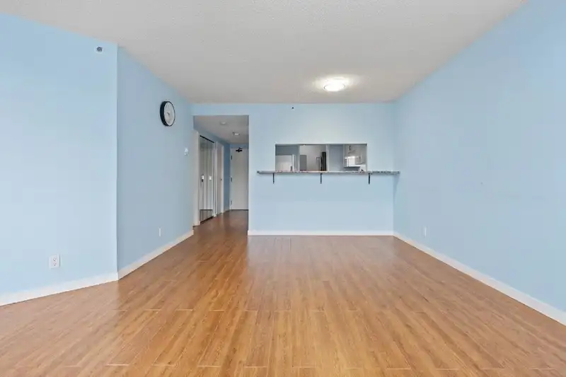 705 460 WESTVIEW STREET - photo 3 of 22