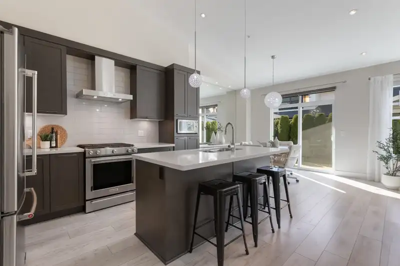 23 22057 49TH AVENUE - photo 4 of 40