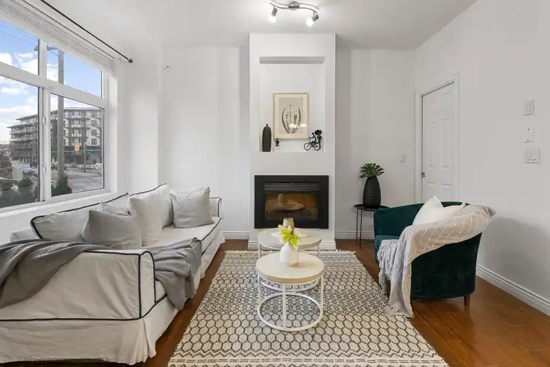 237 7333 16 AVENUE - photo 2 of 19