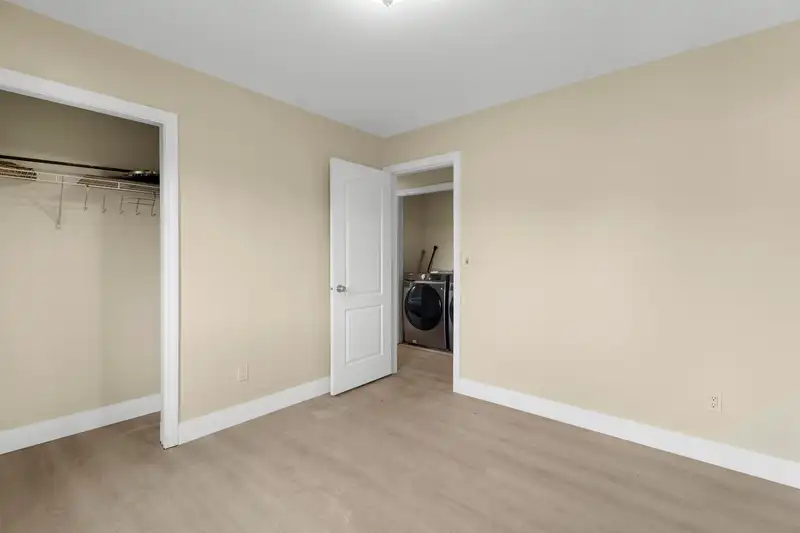 14850 57 AVENUE - photo 3 of 40
