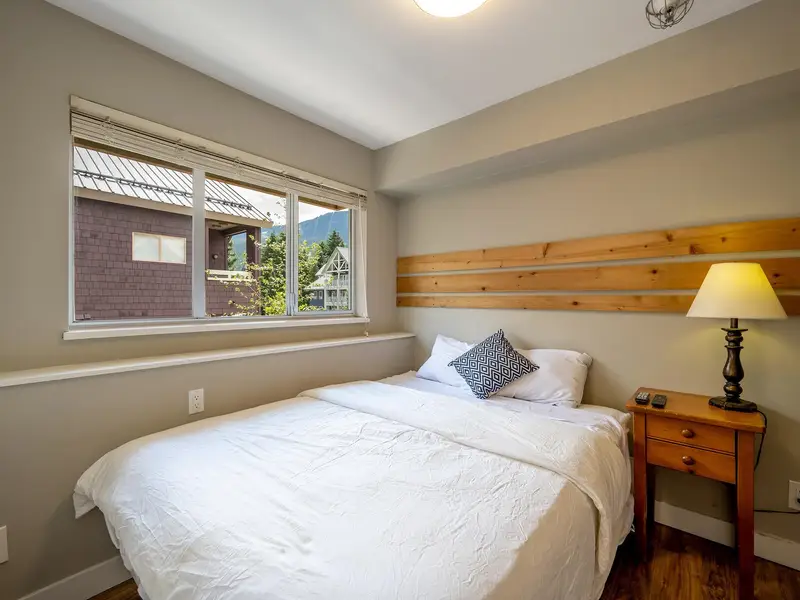 347 4340 LORIMER ROAD - photo 4 of 20