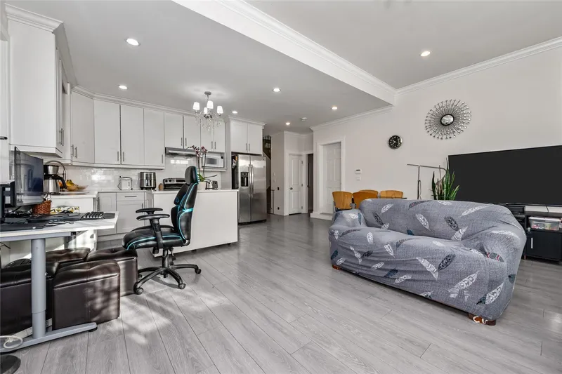 5461 MANOR STREET - photo 4 of 25