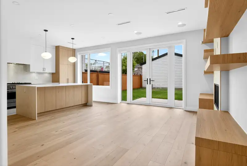 2 2741 E 7TH AVENUE - photo 4 of 30