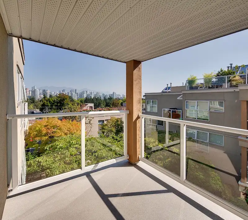 204 943 W 8TH AVENUE - photo 3 of 28