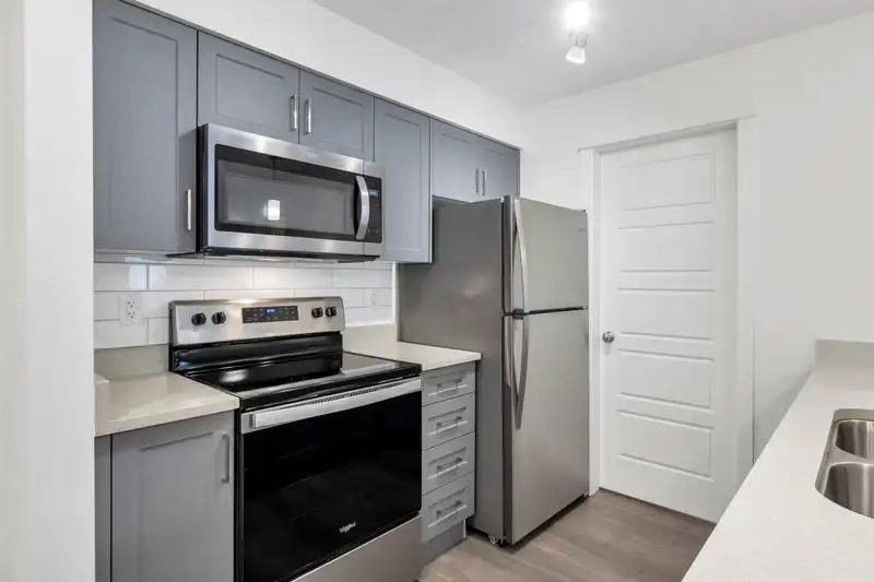 307 30515 CARDINAL AVENUE - photo 4 of 27