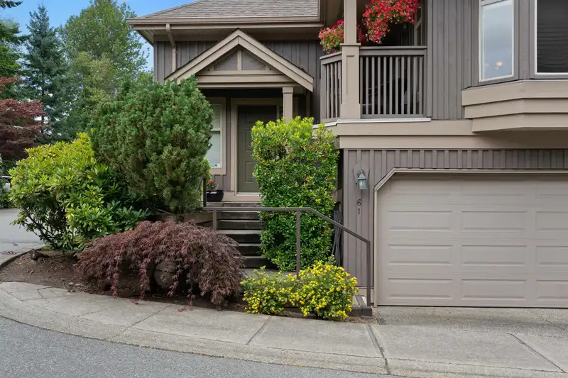 61 8868 16TH AVENUE - photo 1 of 37