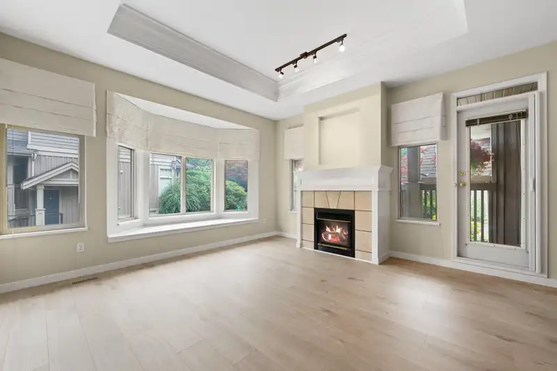 61 8868 16TH AVENUE - photo 2 of 37