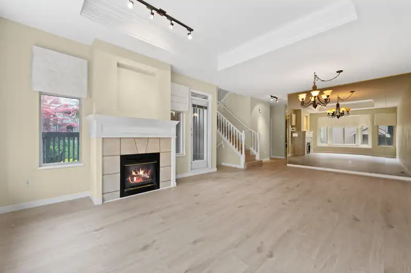 61 8868 16TH AVENUE - photo 3 of 37