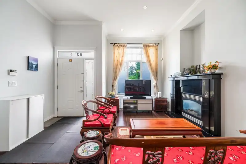 5239 INMAN AVENUE - photo 2 of 32