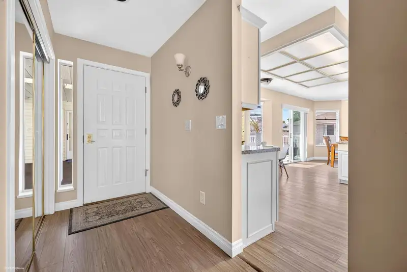 210 7156 121 STREET - photo 2 of 40