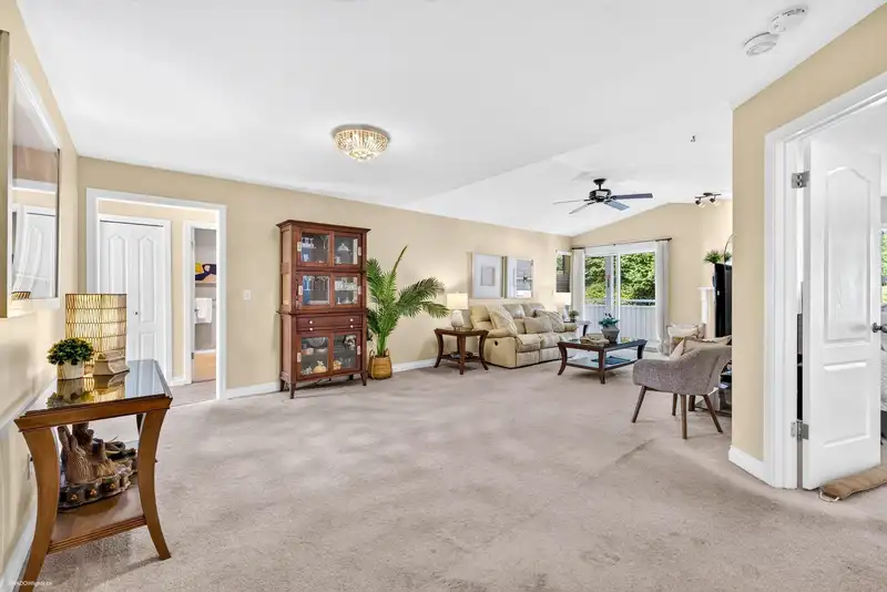 210 7156 121 STREET - photo 4 of 40