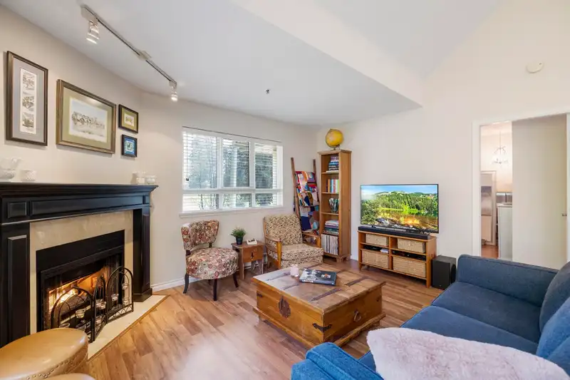 212 1148 WESTWOOD STREET - photo 3 of 40