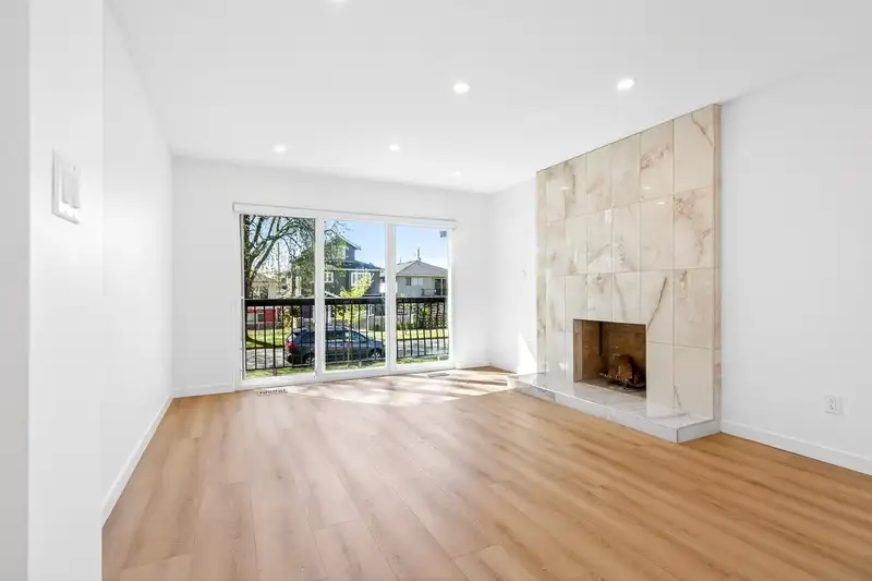 2085 WAVERLEY AVENUE - photo 3 of 40