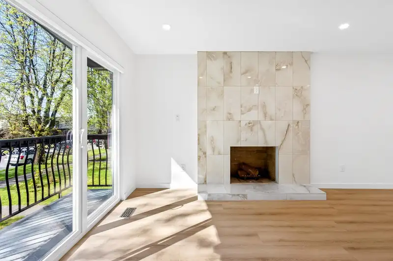 2085 WAVERLEY AVENUE - photo 4 of 40
