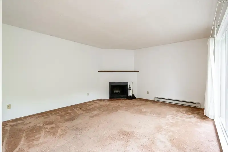 1304 W 7TH AVENUE - photo 4 of 40