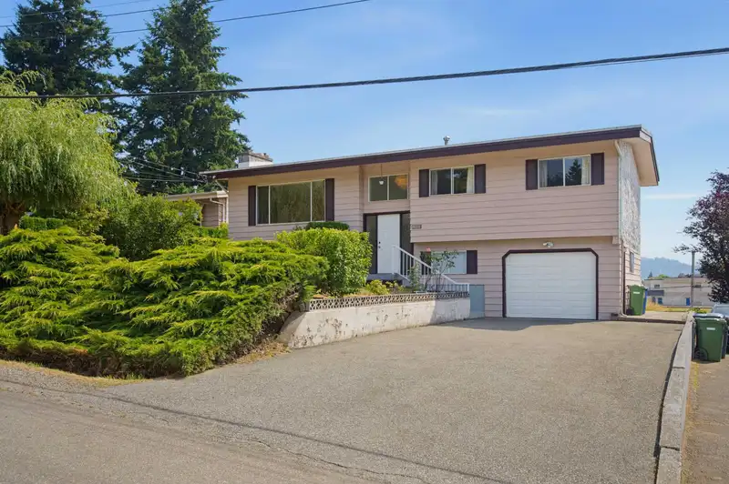 32659 WILLINGDON CRESCENT - photo 2 of 38