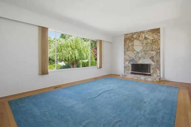 32659 WILLINGDON CRESCENT - photo 4 of 38