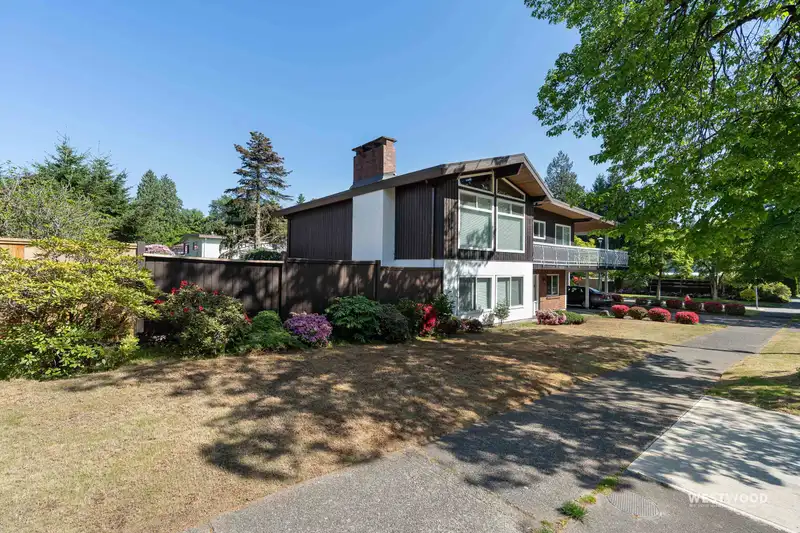 6858 TYNE STREET - photo 2 of 39