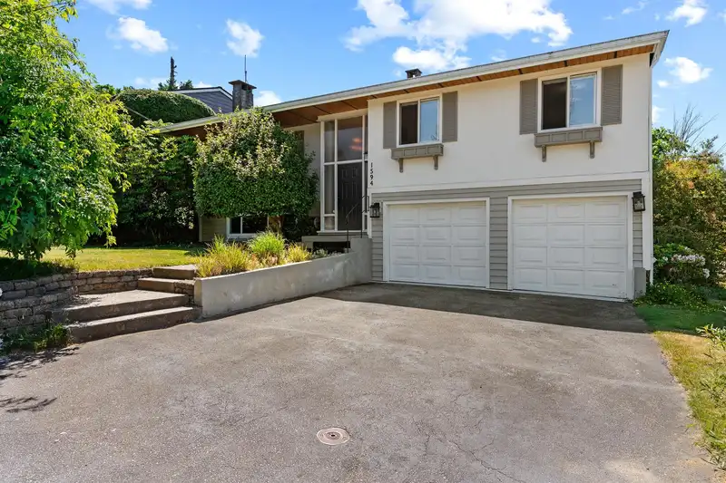 1594 ELINOR CRESCENT - photo 1 of 40