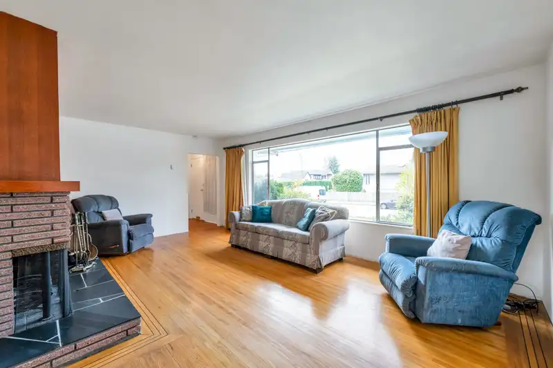 847 GATENSBURY STREET - photo 4 of 40