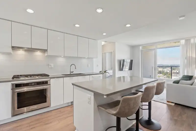3205 2388 MADISON AVENUE - photo 1 of 26