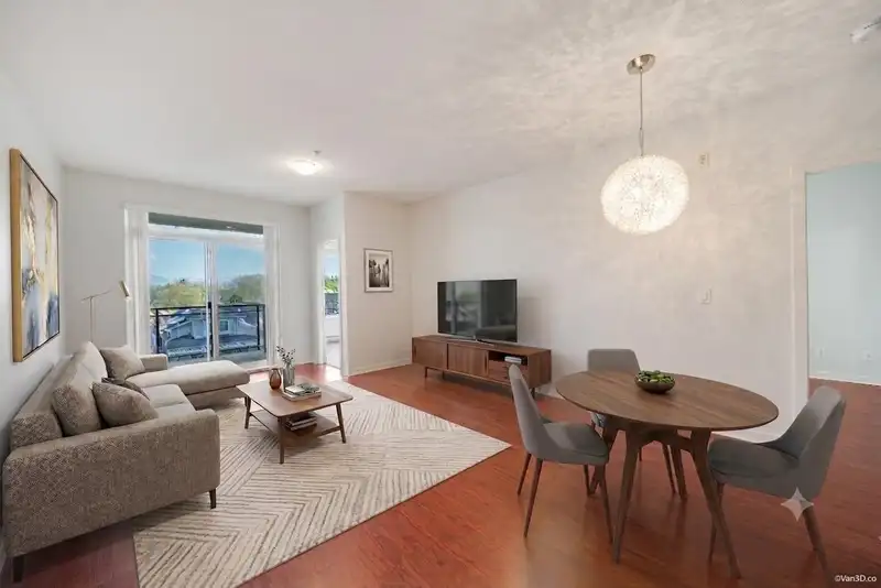 329 2239 KINGSWAY - photo 1 of 26