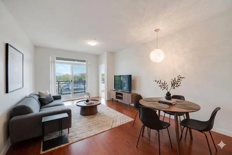 329 2239 KINGSWAY - photo 3 of 26
