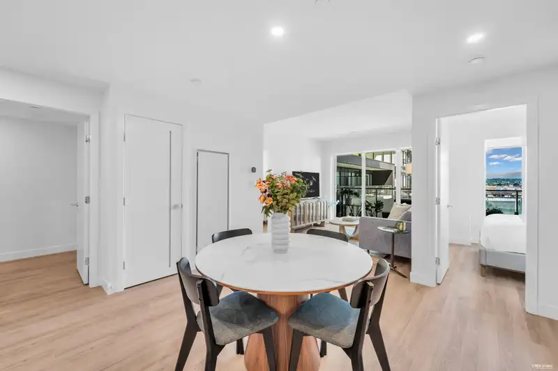 601 7977 LANSDOWNE ROAD - photo 3 of 32