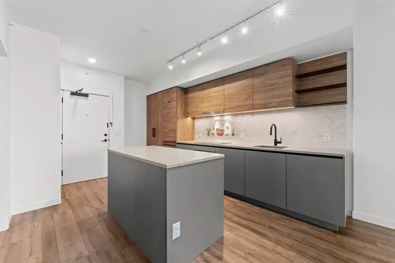 307 13428 105 AVENUE - photo 3 of 35