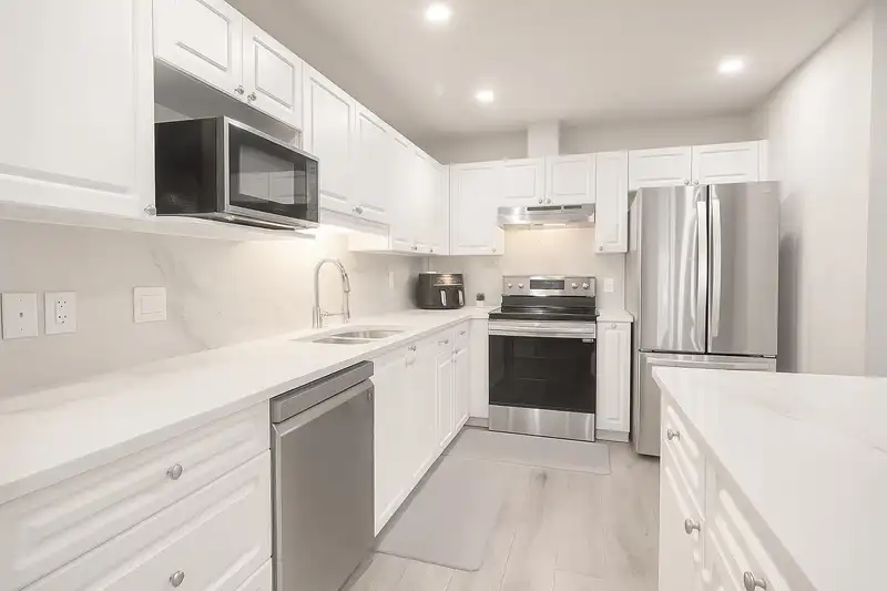 410 15895 84 AVENUE - photo 2 of 10