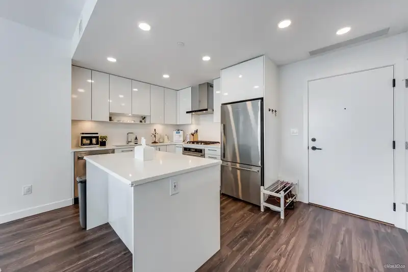 1507 518 CLARKE ROAD - photo 2 of 34