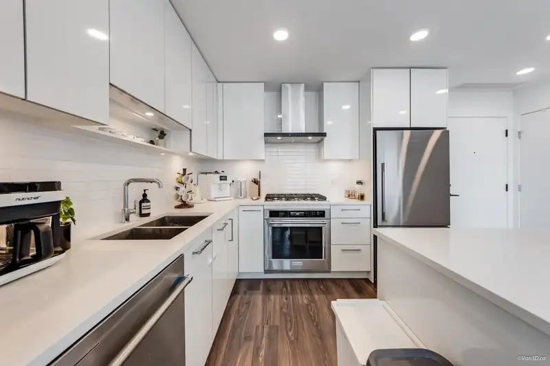 1507 518 CLARKE ROAD - photo 3 of 34