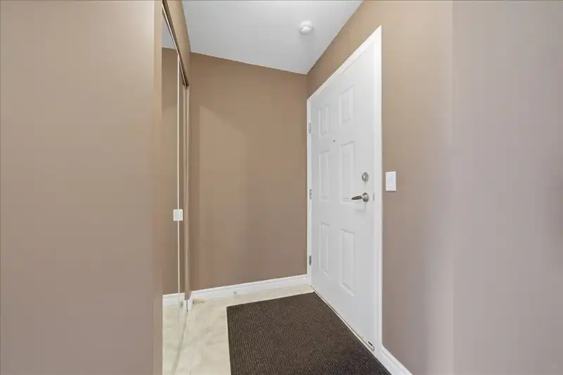 411 450 BROMLEY STREET - photo 2 of 39