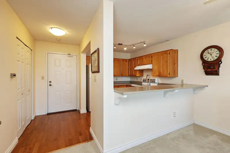 306 13965 16 AVENUE - photo 4 of 26