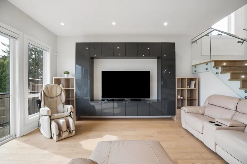 1202A HAMMOND AVENUE - photo 3 of 21